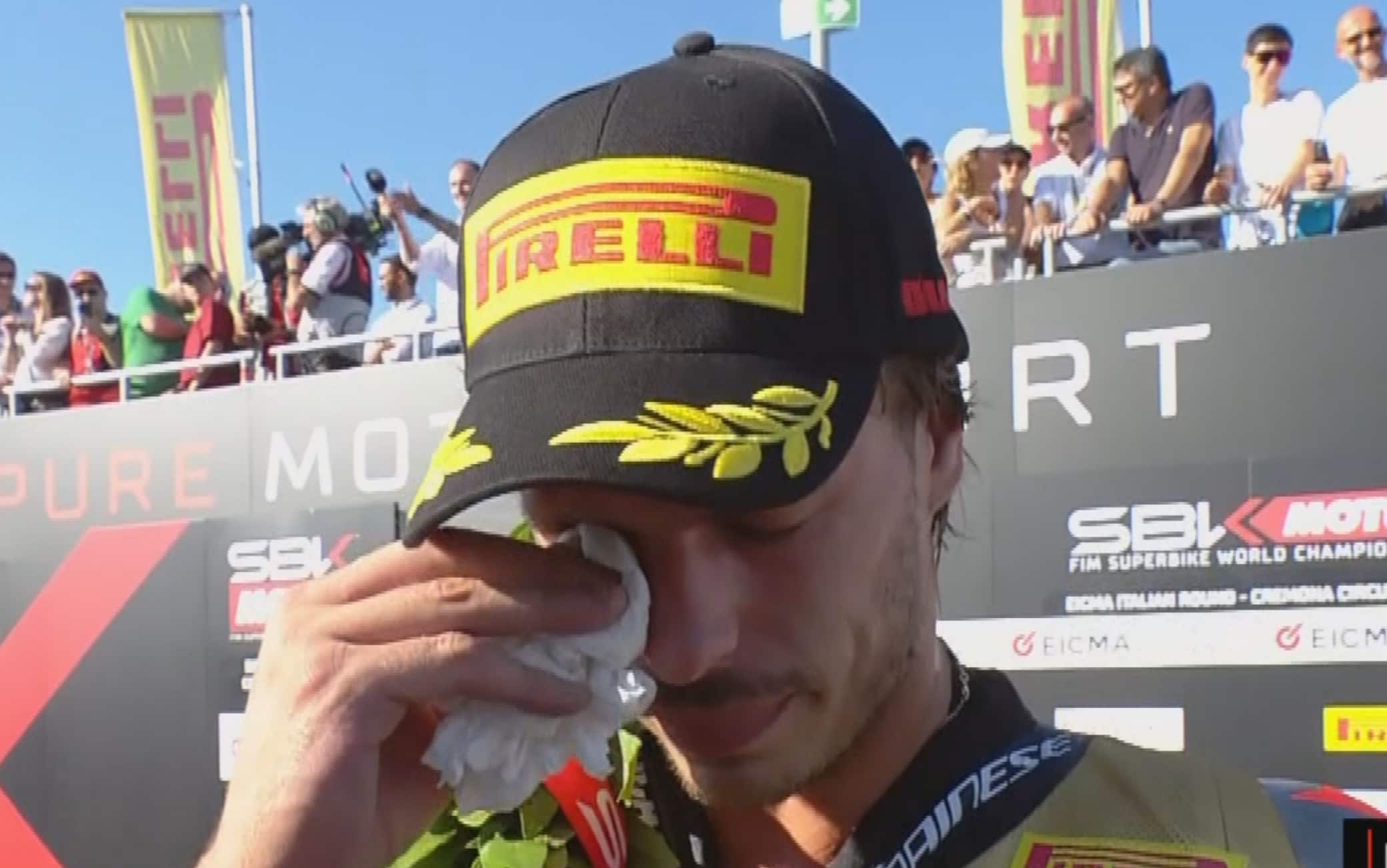 Bulega, titolo e lacrime: "Grazie al team, mi ha dato una grande opportunità". VIDEO