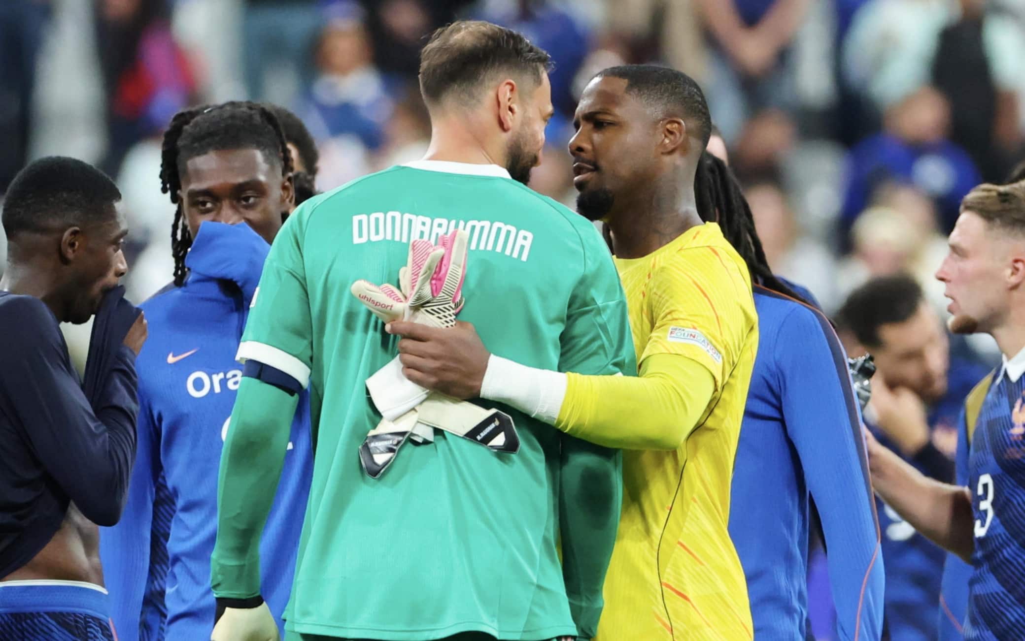 Donnarumma e Maignan: sfida e abbracci tra i portieri nel pareggio di Parigi