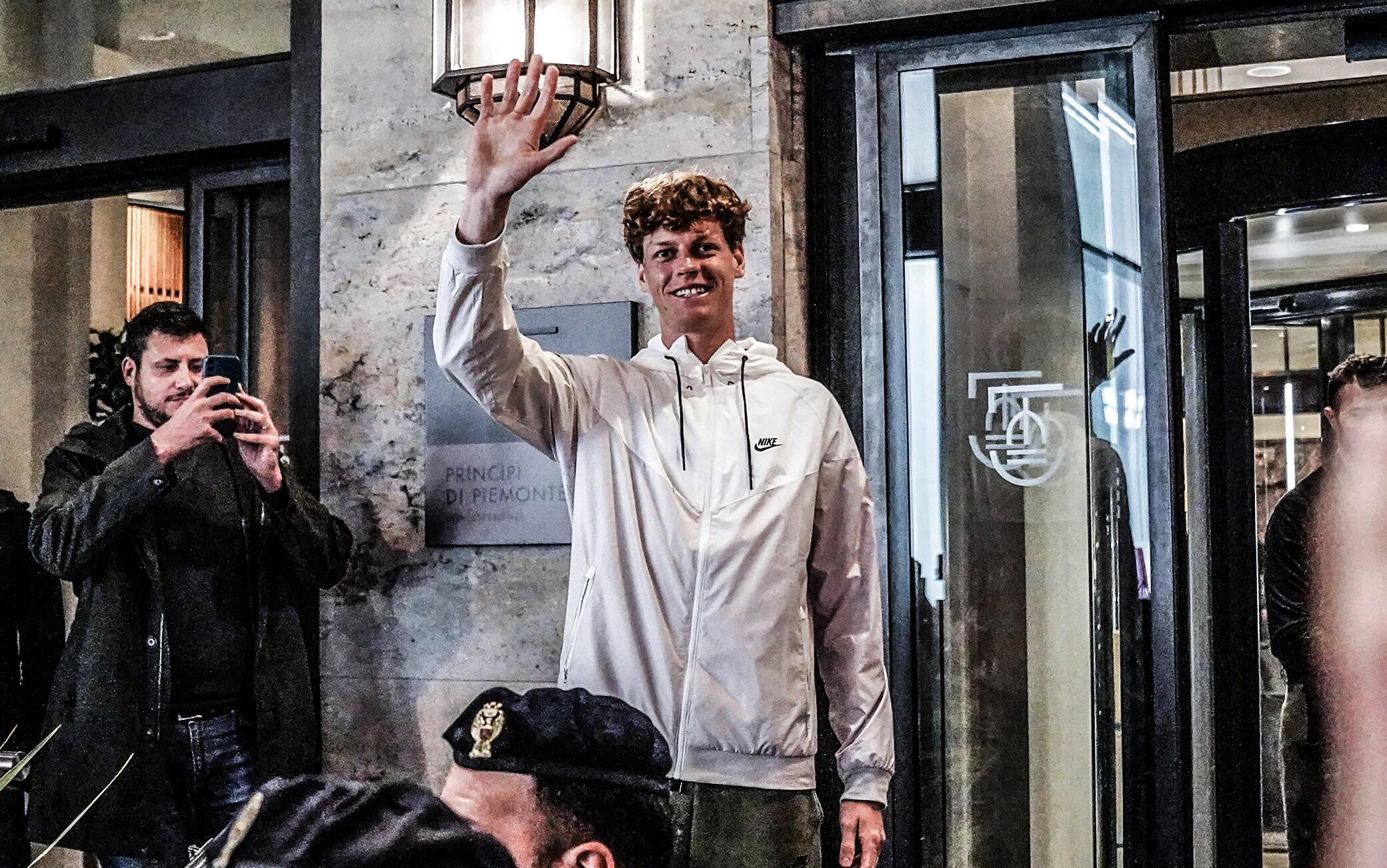 Jannik Sinner arriva a Torino (Ansa)