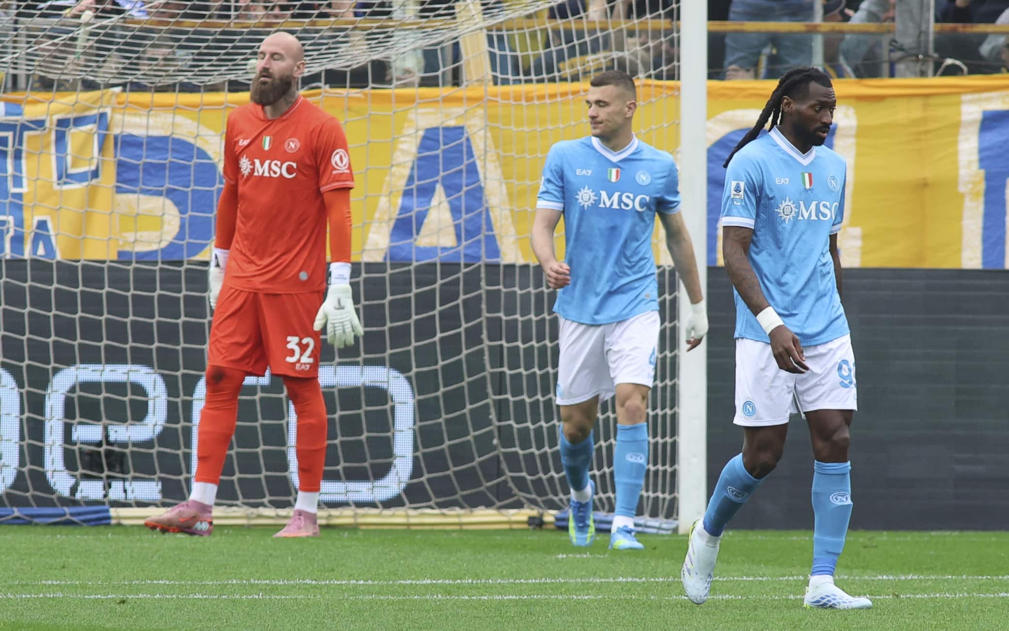 Il Napoli sbatte contro il muro del Parma: 1-1 al Tardini