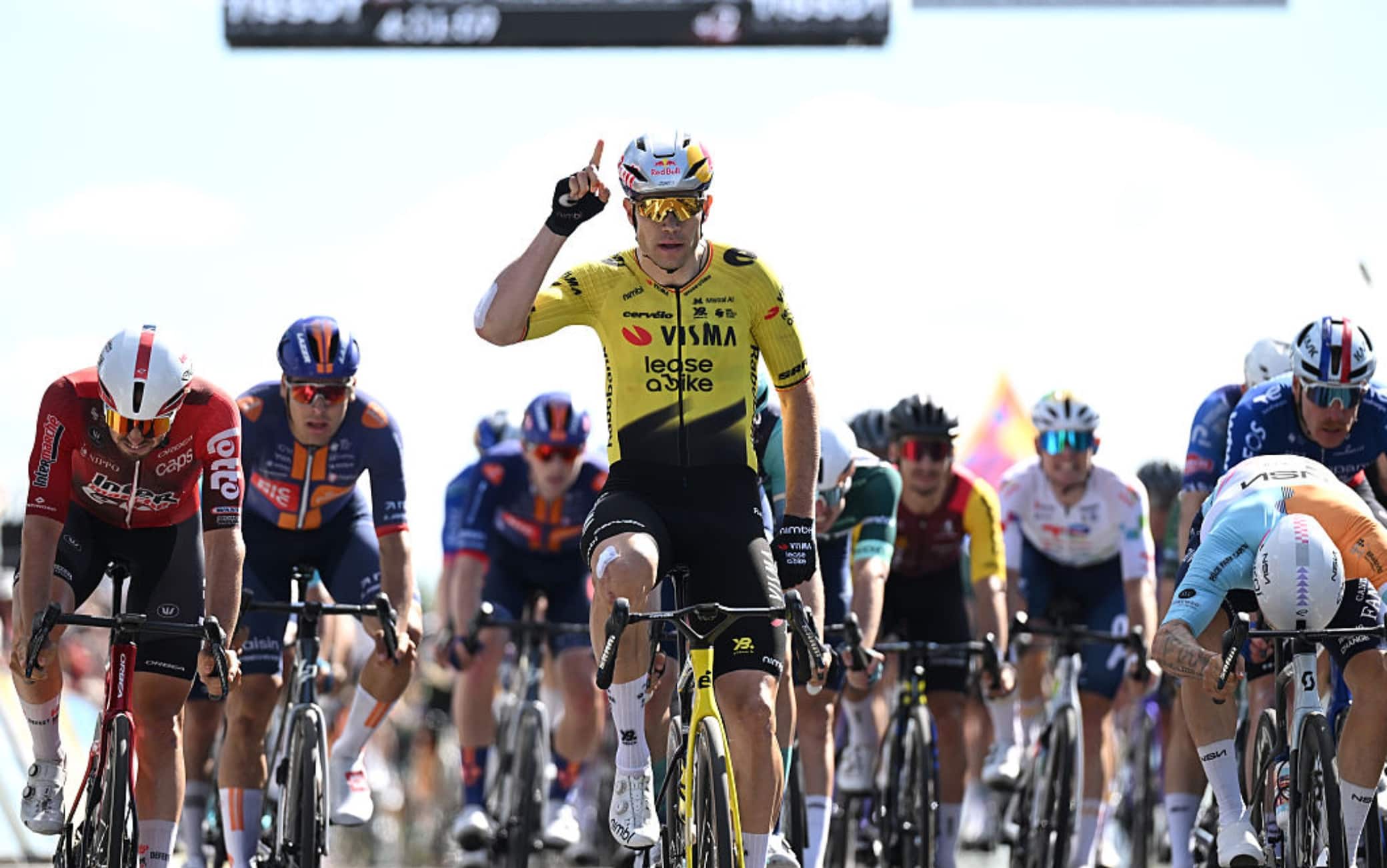 Tour Auvergne-Rhone Alpes (ex Delfinato), van Aert vince 5^ tappa. Baudin leader