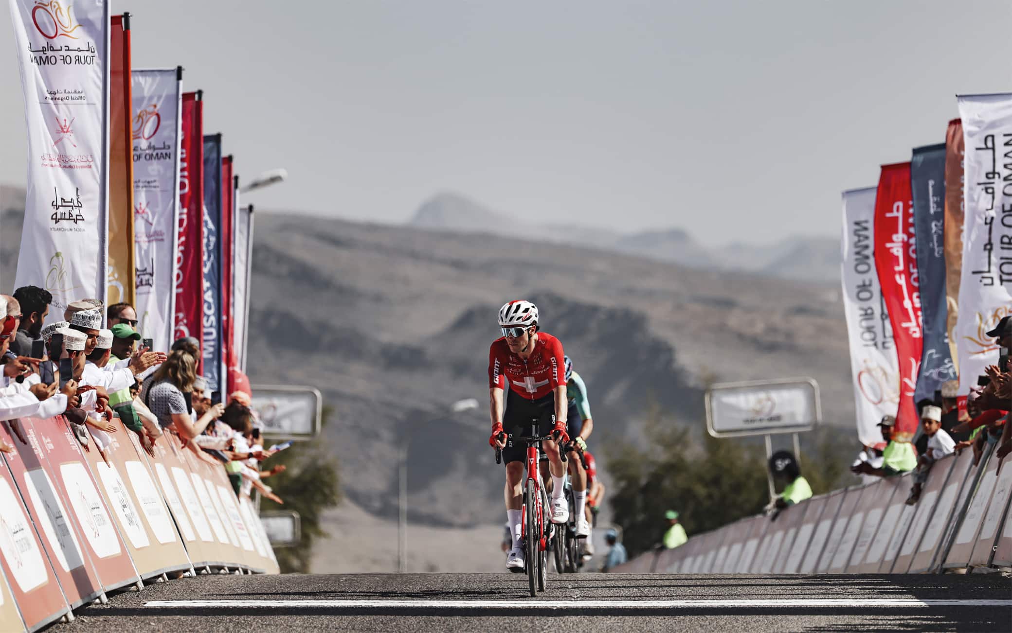 Tour of Oman, Schmid vince la 3^ tappa ed è maglia rossa, Scaroni 2°