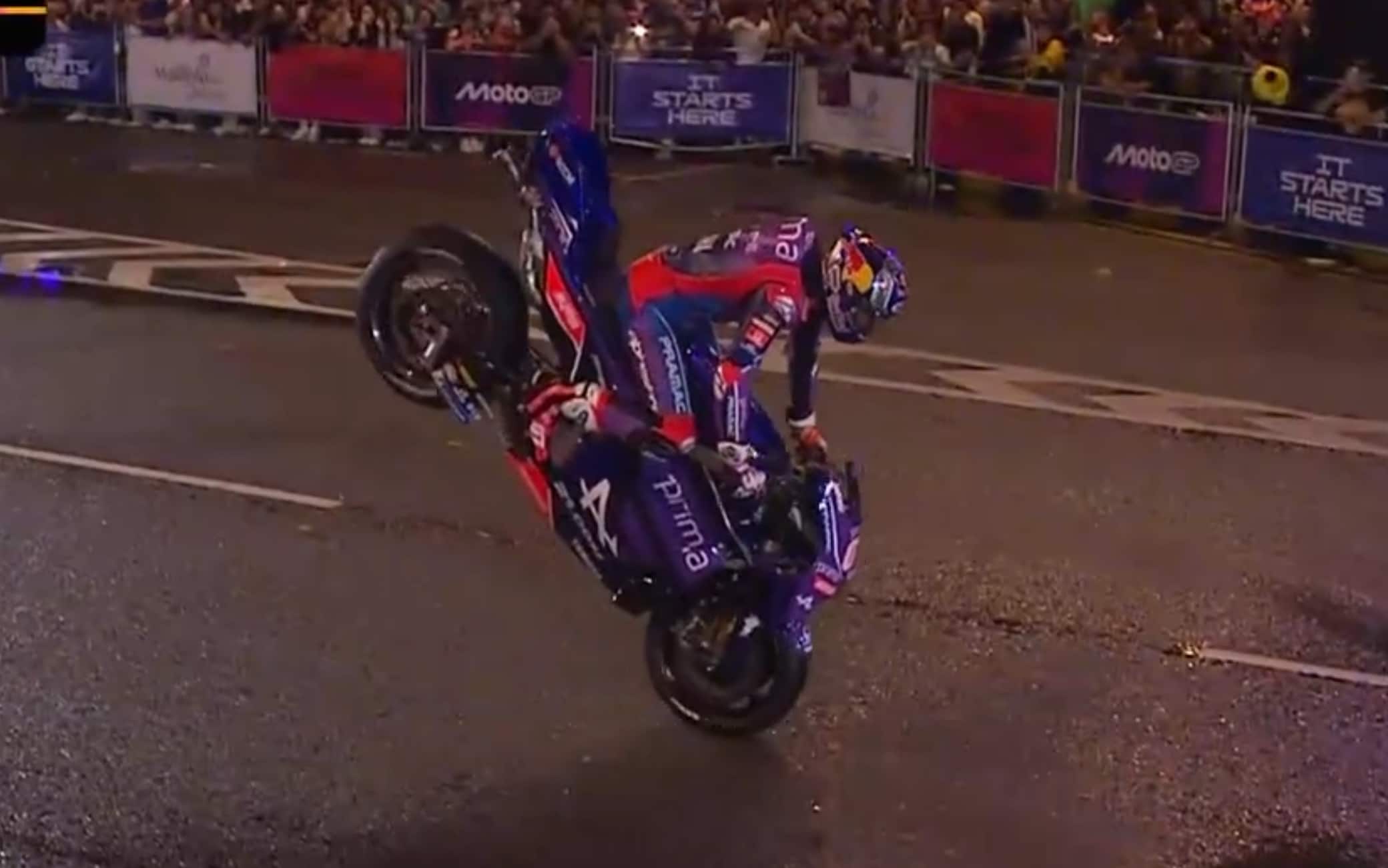 Toprak Razgatlioglu show: vince la gara di stoppie con Miller alla presentazione MotoGP