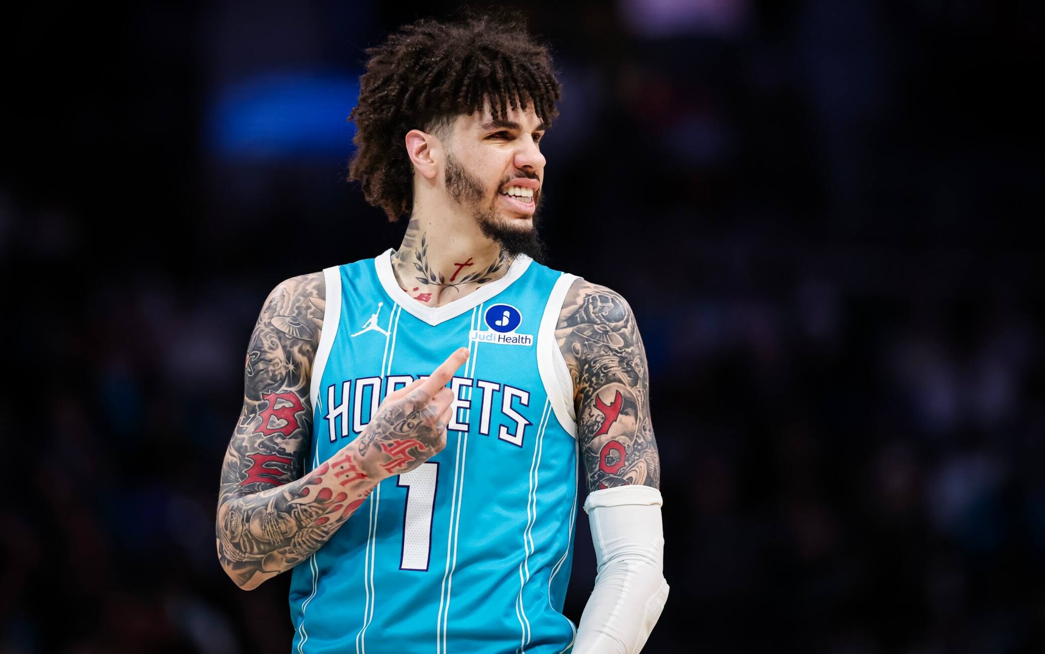 NBA, spavento per LaMelo Ball: incidente frontale a Charlotte, il giocatore sarebbe illeso