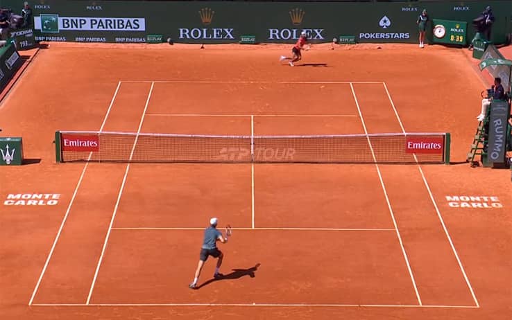Sinner, rovescio all'incrocio delle righe con Machac all'Atp Monte-Carlo. VIDEO