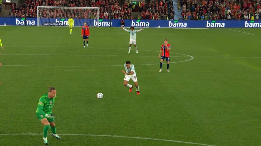 Il portiere sbaglia, Gonçalo Ramos segna con un pallonetto