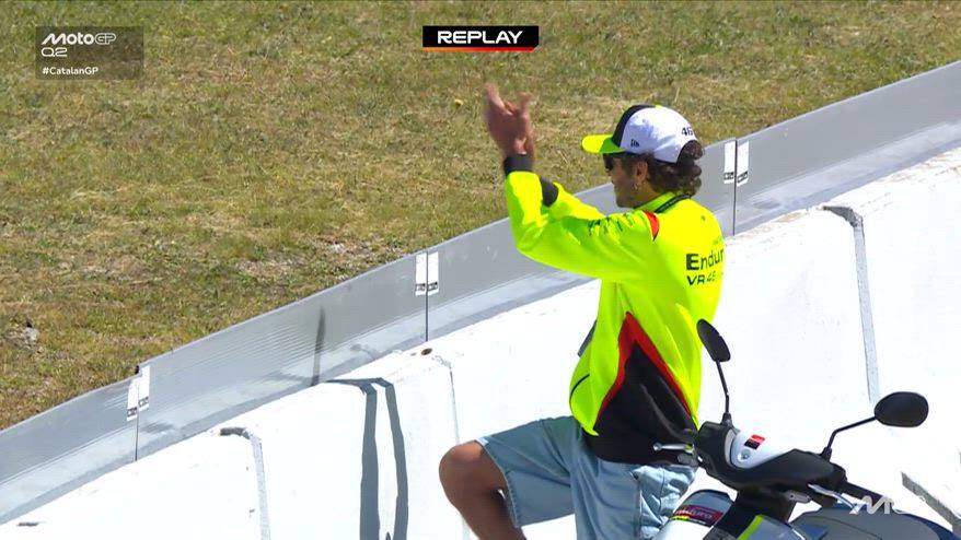 Morbidelli 2° in qualifica: l'applauso di Valentino Rossi