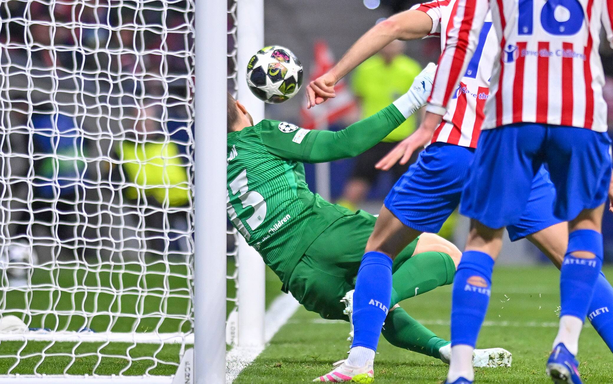 Atletico Madrid-Bruges, Oblak mostruoso: la parata su Vetlesen è pazzesca. VIDEO