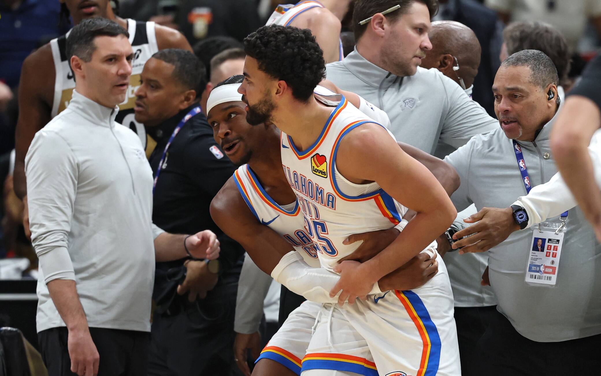 NBA, maxi rissa tra Thunder e Wizards: quattro giocatori espulsi. VIDEO