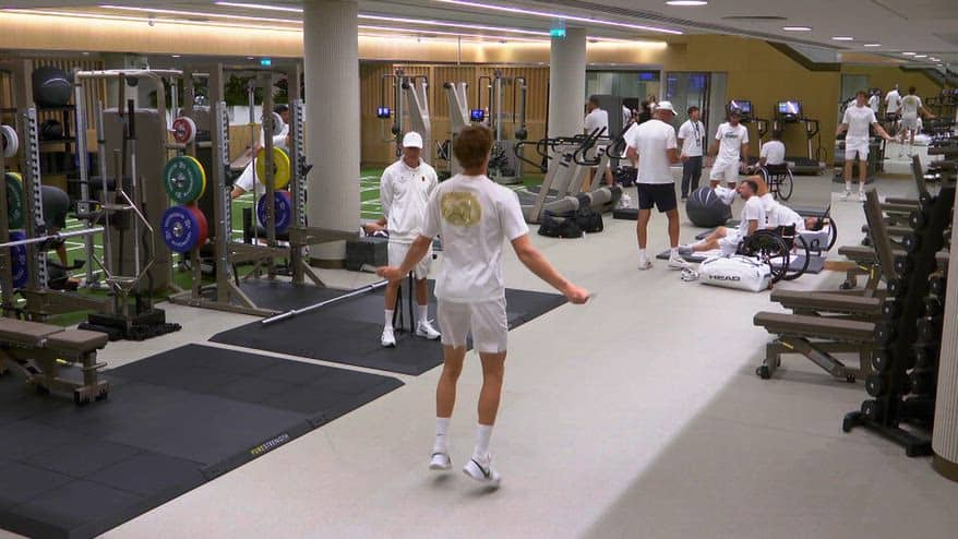 Sinner-Djokovic, l'allenamento in palestra