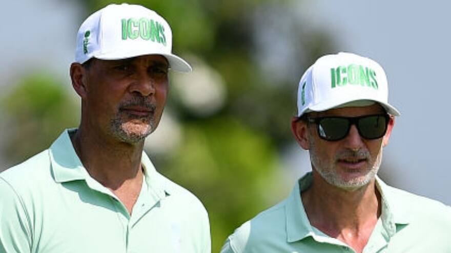 Gullit manager del torneo, De Boer giocatore: due leggende sul green di Amsterdam. VIDEO