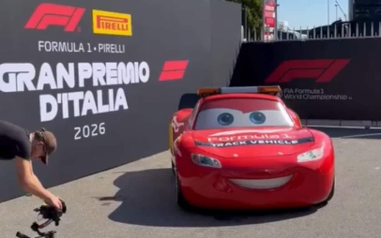 https://sport.sky.it/assets/images/f05028c684ab27d76737f3dda58bd07dc1314275/skysport/it/motori/formula-1/video/2026/09/03/f1-monza-cars-cartone-animato-video-1121659/f1_cars_gp_italia_2026.jpg?im=Resize,width=1218
