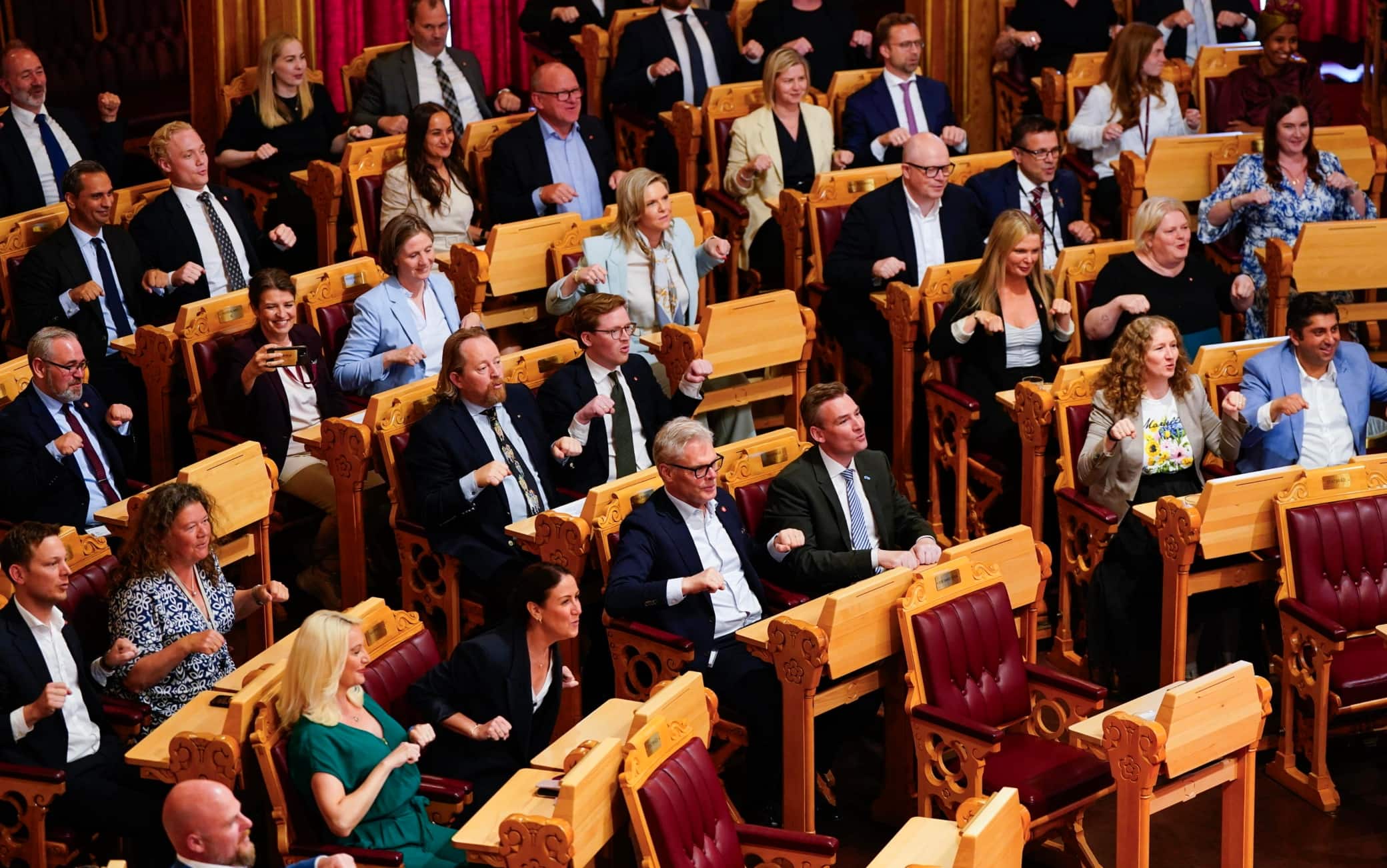 Norvegia, la "Viking row" dai Mondiali 2026 arriva anche... in Parlamento