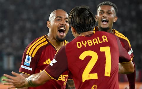 AS Roma's Donyell Malen (L) celebrates with his teammates after scoring the 1-0 goal during the Italian Serie A soccer match AS Roma vs ACF Fiorentina at Olimpico stadium in Rome, Italy, 24 August 2026.  ANSA/ALESSANDRO DI MEO
