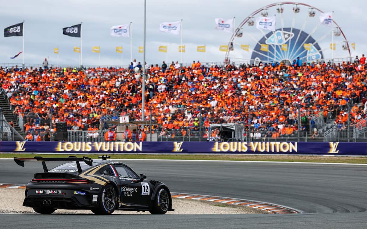 https://sport.sky.it/assets/images/f20a1c15640ca0737ede72c7c2712058dee18aa7/skysport/it/motori/formula-1/video/2026/08/23/porsche-super-cup-schuring-campione-2026-1119339/porsche_supercup_getty_schuring_campione_2026.jpg?im=Resize,width=1218