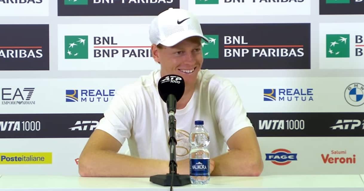 https://sport.sky.it/assets/images/f20d9c50200d344e90366aab7335bf840ebd206c/skysport/it/tennis/video/2026/05/14/sinner-roma-battuta-colore-completo-1098016/sinner_og.jpg?im=Resize,width=1218