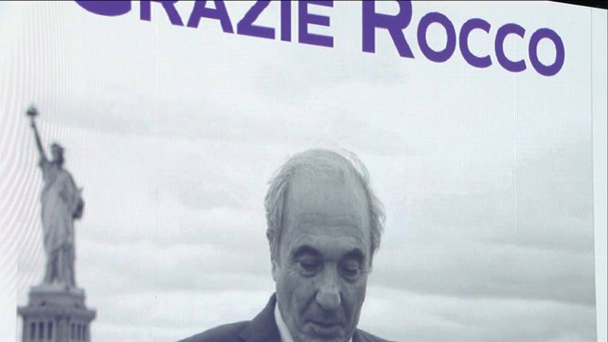 La maglia della Fiorentina per ricordare Commisso