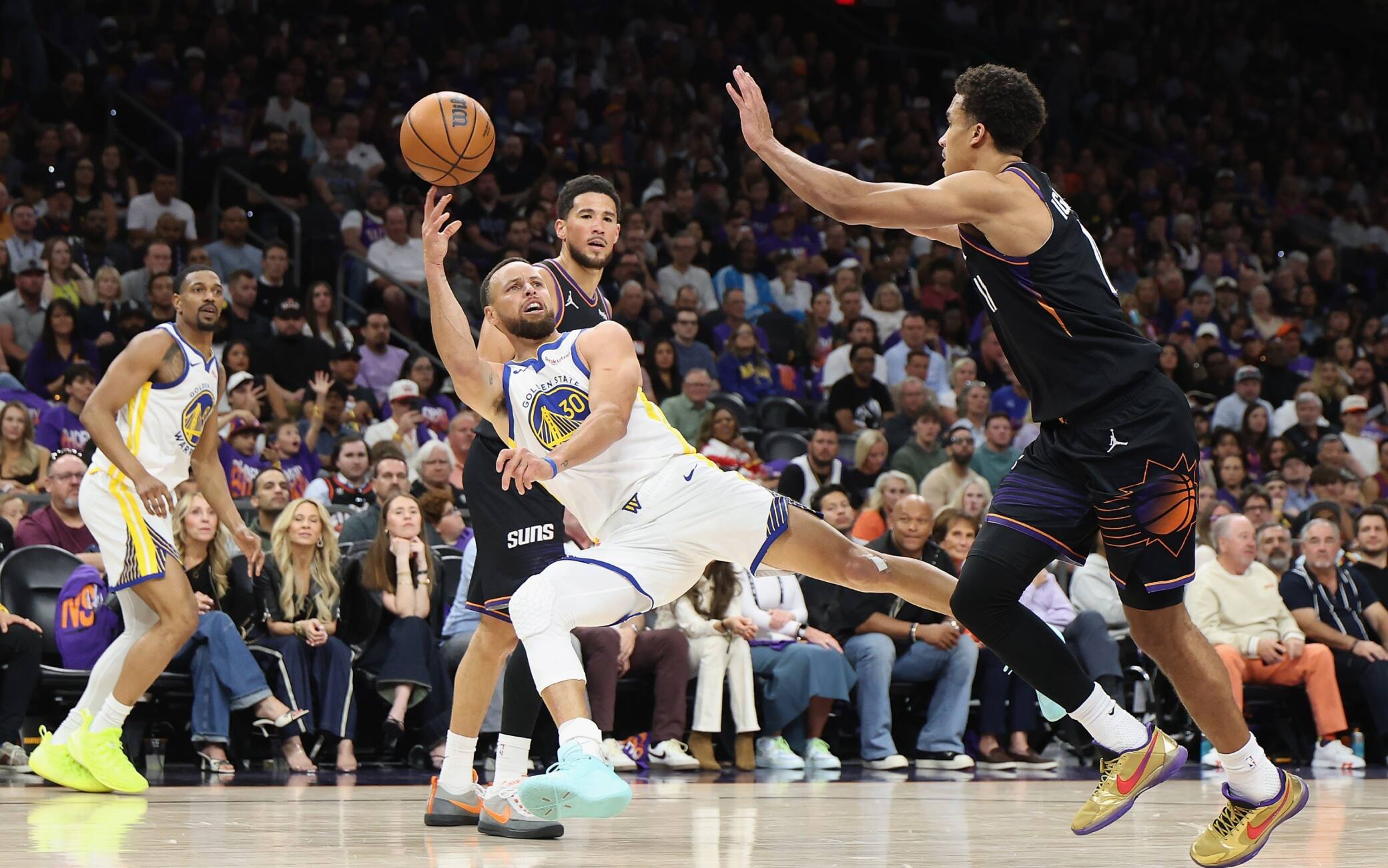 Play-in NBA, i risultati della notte: Suns e Magic travolgono Warriors e Hornets