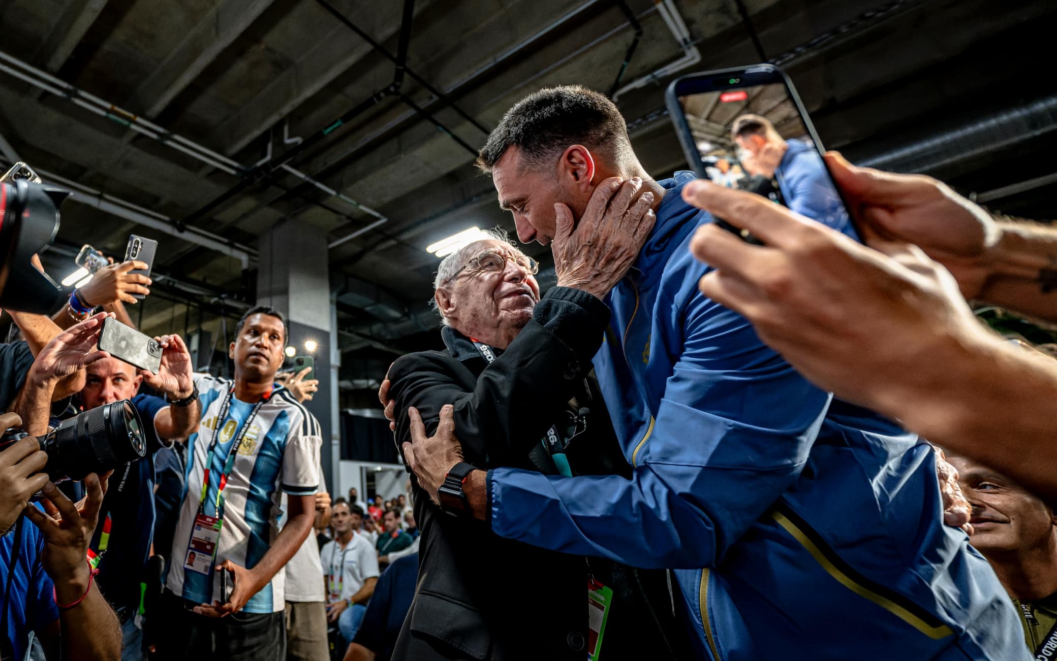 Messi in panchina contro la Giordania: Scaloni lo rivela a un "leggenda" del giornalismo