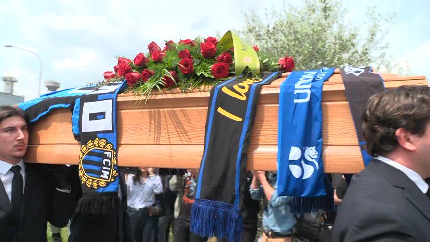 Funerali Beccalossi, l'ingresso del feretro in Chiesa
