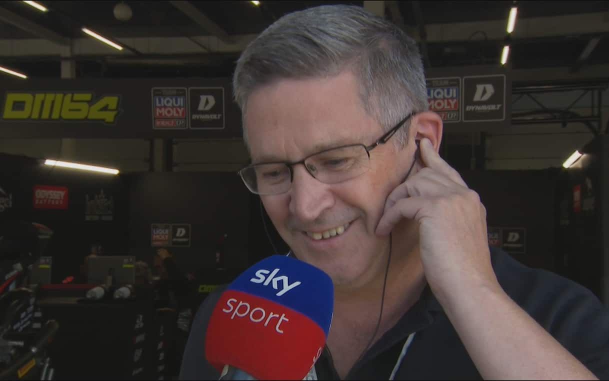 https://sport.sky.it/assets/images/f3acb2df394c2b2b6784cc21785314775c6b0c77/skysport/it/motori/motogp/video/2026/08/07/steve-sargent-triumph-moto2-intervista-video-1116550/sargent_triumph_intervista.jpg?im=Resize,width=1218