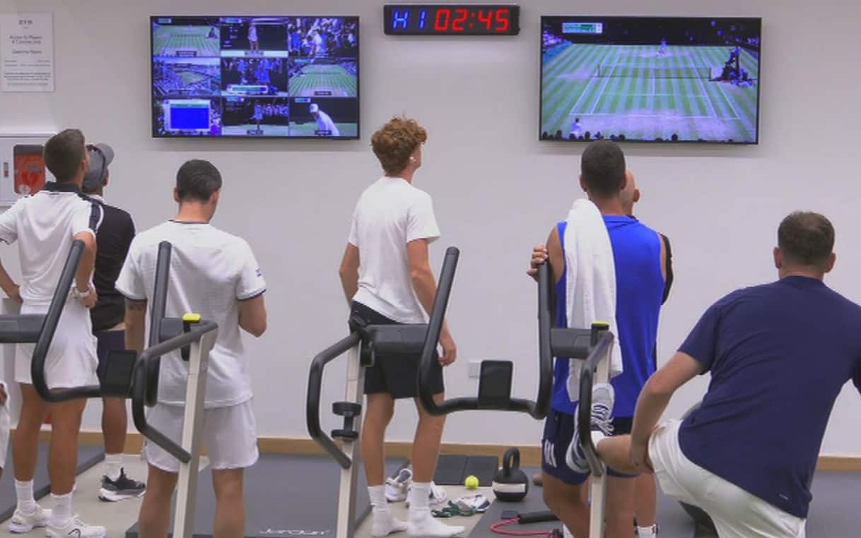 https://sport.sky.it/assets/images/f4260d88fab475d7bfc1d67e76df942937e2c806/skysport/it/tennis/video/2026/07/05/sinner-riscaldamento-djokovic-set-point-video-1109760/sinner.jpg?im=Resize,width=1218