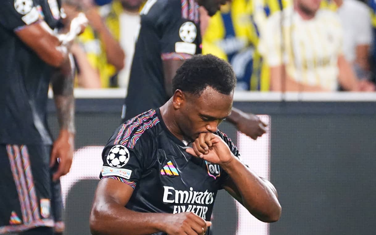 Openda, gol durante Fenerbahce-Lione nell'andata dei playoff di Champions. VIDEO