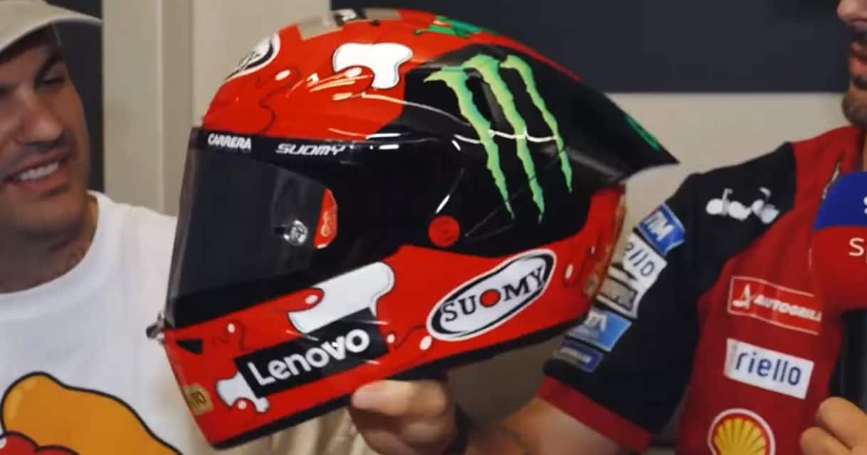 https://sport.sky.it/assets/images/f45d5a1ff79b2181dd4d6b287c610a3487a3dff4/skysport/it/motori/motogp/video/2026/05/28/bagnaia-casco-speciale-gp-mugello-italia-video-1101577/og_casco_bagnaia_screen.jpg?im=Resize,width=1218