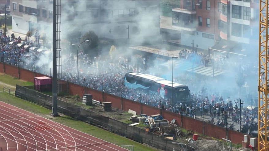 Celta Vigo, i tifosi "accompagnano" il pullman pre Friburgo