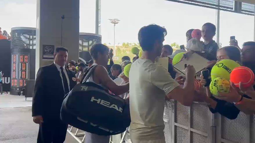 Autografi e selfie: Musetti e Cobolli 'star' a Madrid