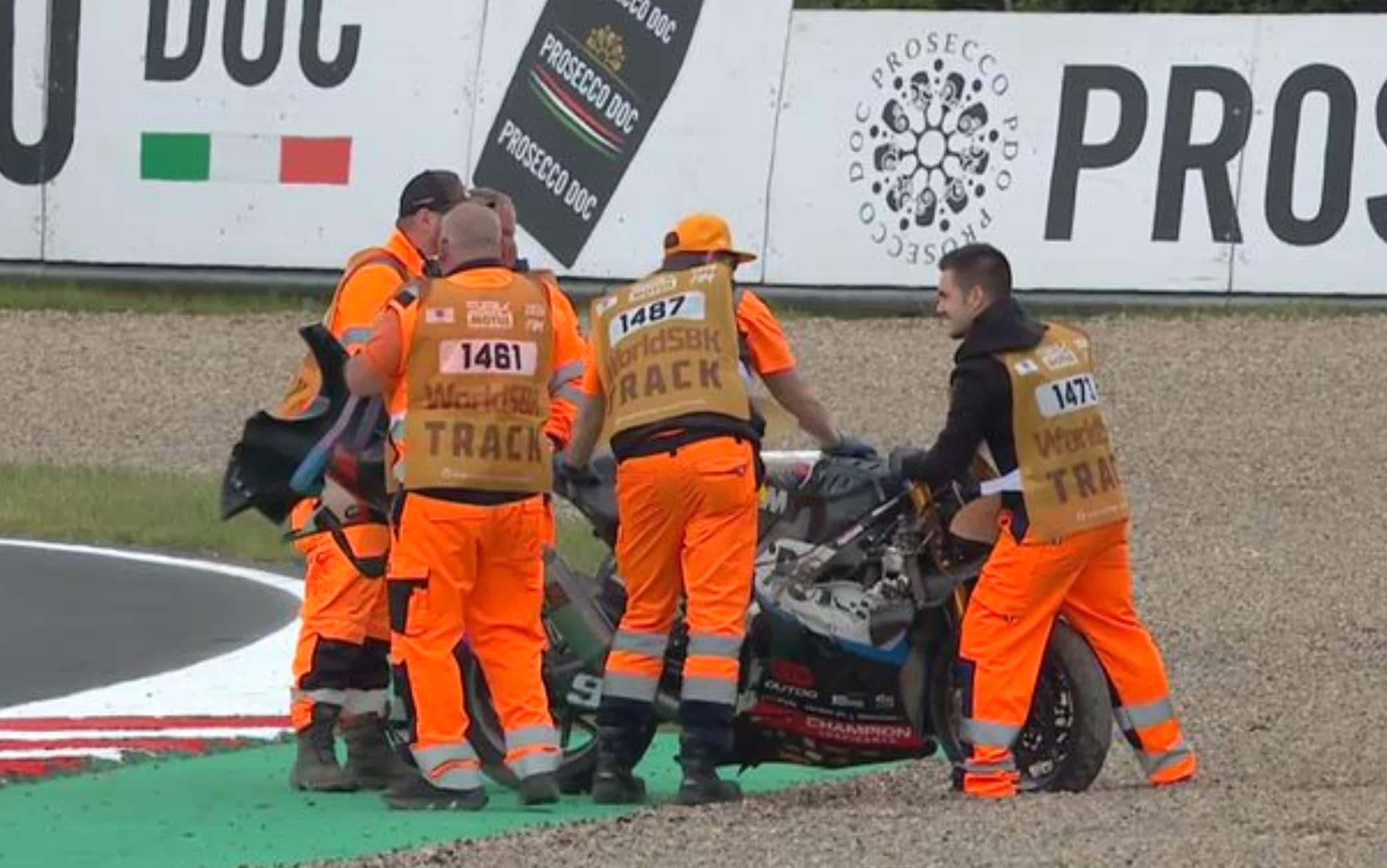 Petrucci, brutta caduta in gara 1 Superbike a Most: le news 