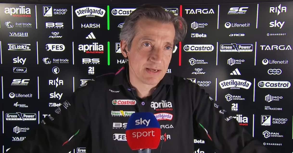 https://sport.sky.it/assets/images/f6b6554dc1252057a644b4f9b97442be6ed4536e/skysport/it/motori/motogp/video/2026/05/17/rivola-aprilia-incidente-alex-marquez-acosta-intervista-1098719/og_rivola_screen_10.jpg?im=Resize,width=1218