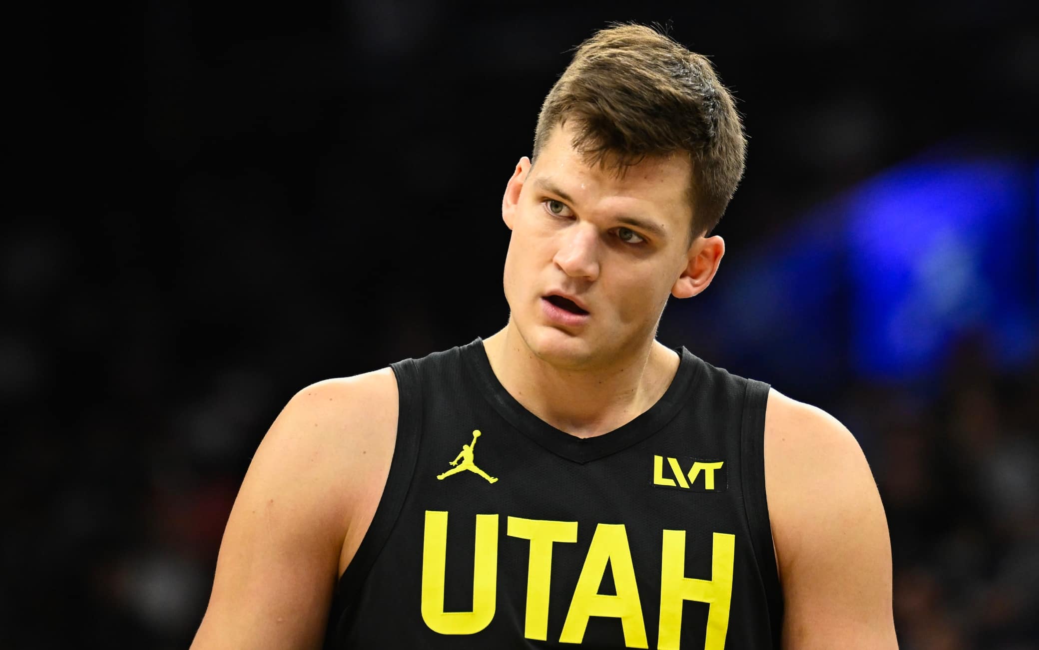 Mercato NBA, Walker Kessler ai Lakers in cambio di scelte al Draft, più altre tre firme