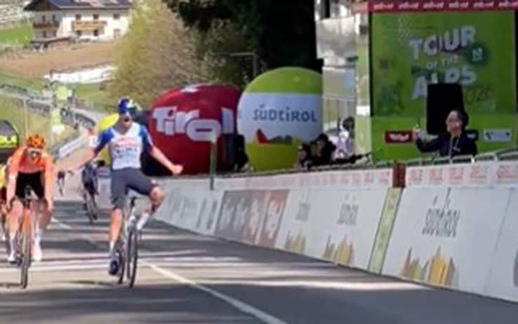 Tour of the Alps 2026, Pellizzari vince la 2^ tappa ed è nuovo leader