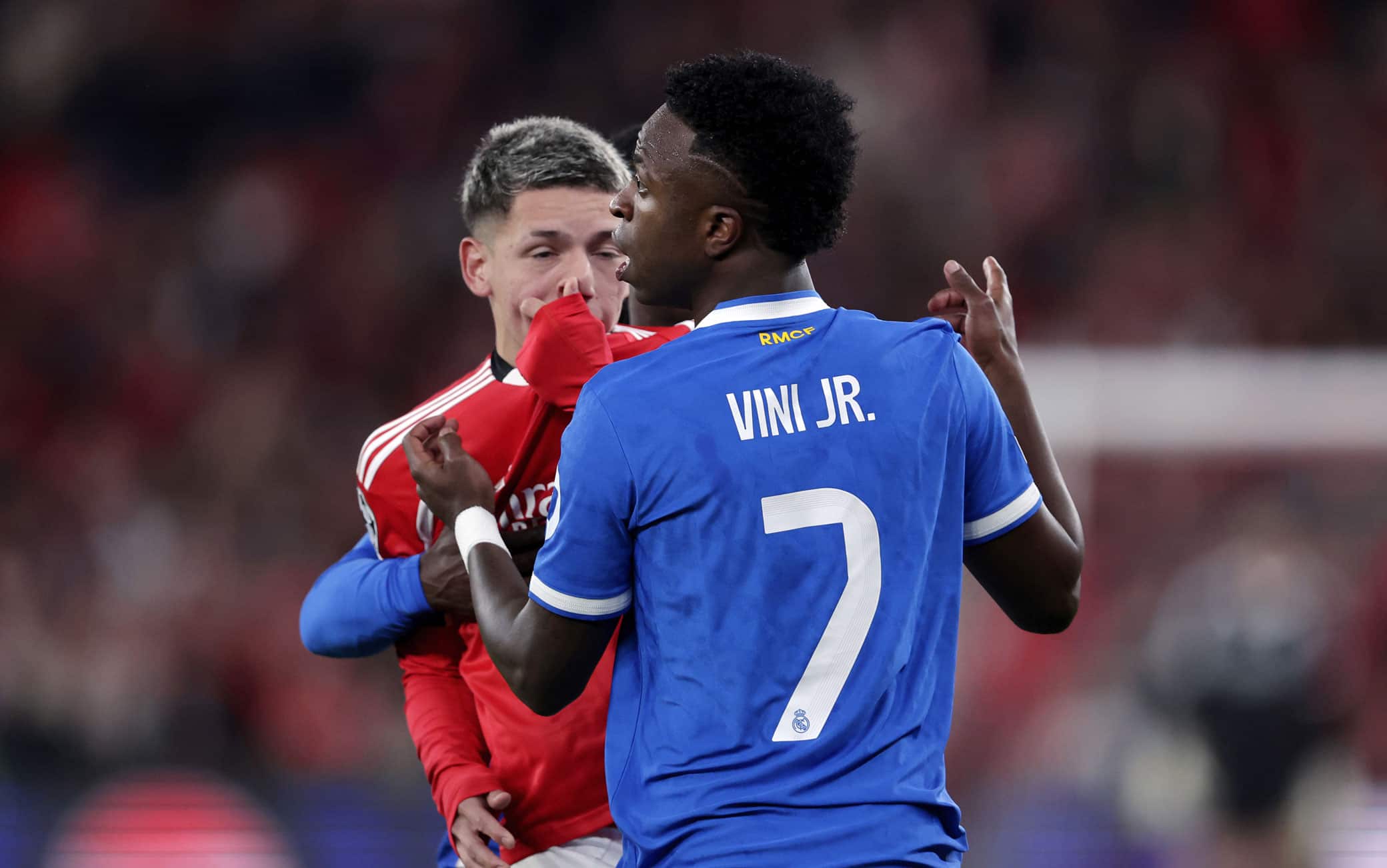 Vinicius-Prestianni e accuse di razzismo: caos Benfica-Real