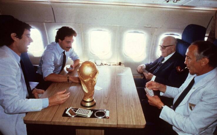 La partita a carte sull'aereo di Pertini con i campioni del mondo di Spagna 1982