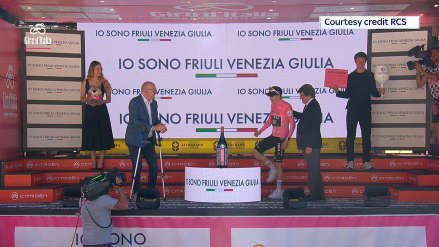 Vingegaard, mani sul Giro: trionfo a Pila e maglia rosa