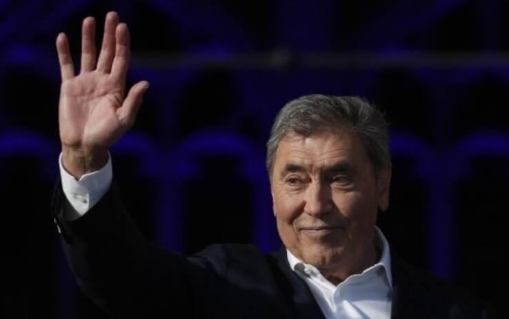 Eddy Merckx di nuovo in ospedale per un’infezione all’anca. Nel 2024 era caduto in bici