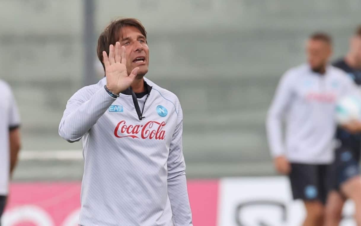 https://sport.sky.it/assets/images/f9749d25e0a22d28ffb5b3b611be2ee09ee3ddb6/skysport/it/calcio/serie-a/video/2026/05/21/napoli-conte-grigliata-castel-volturno-video-1099686/conte_napoli_allenamento_getty.jpg?im=Resize,width=1218