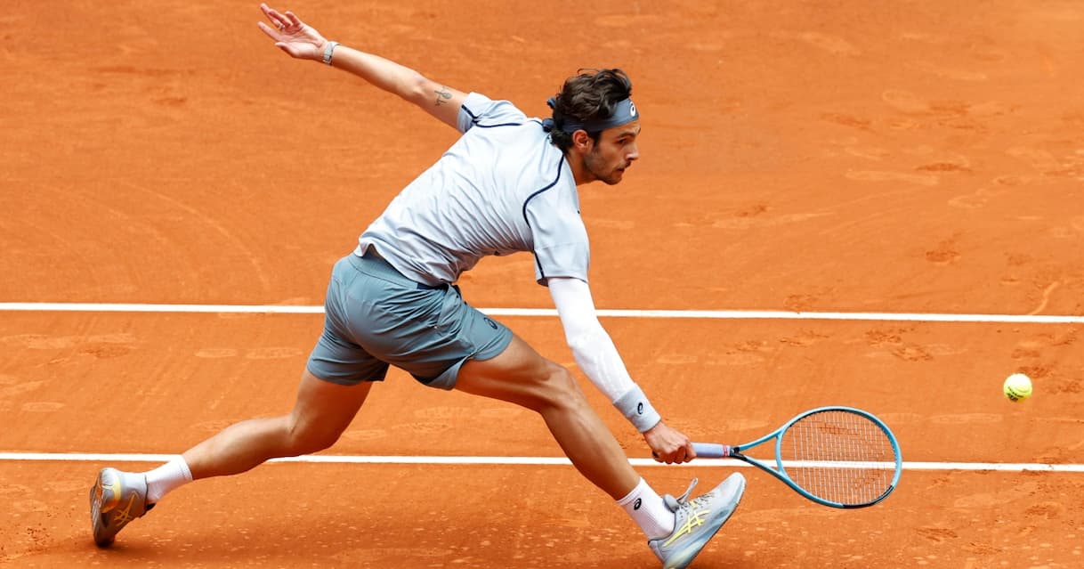 https://sport.sky.it/assets/images/fa121cf59e8046a0ef298047c885d0e4e36d4fab/skysport/it/tennis/video/2026/04/24/atp-madrid-musetti-hurkacz-lob-punto-1092579/mm2.jpg?im=Resize,width=1218