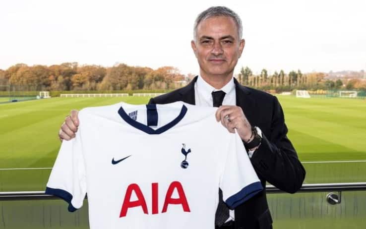 Mourinho nel giorno della presentazione al Tottenham
