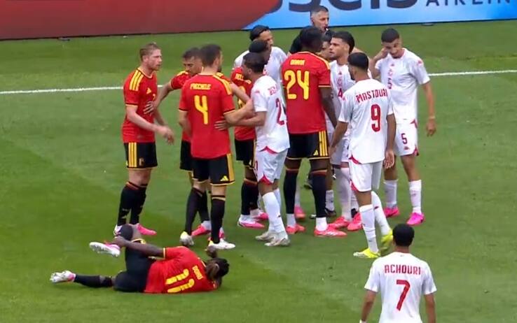 Fallo su Doku, accenno di rissa in Belgio-Tunisia