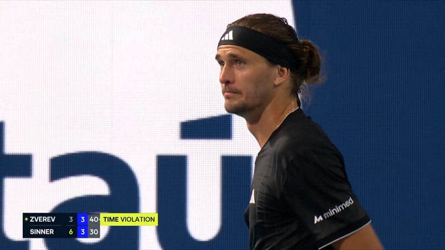 Zverev contro l'arbitro durante il match con Sinner