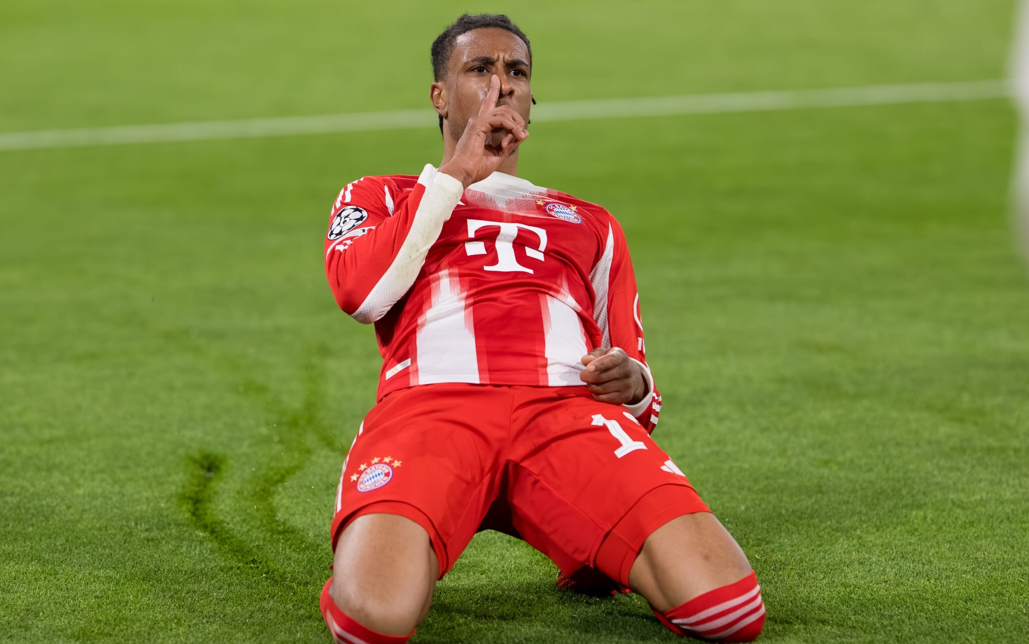 Calciatori con più assist in una singola stagione in Europa: Olise a -5 da Cruijff