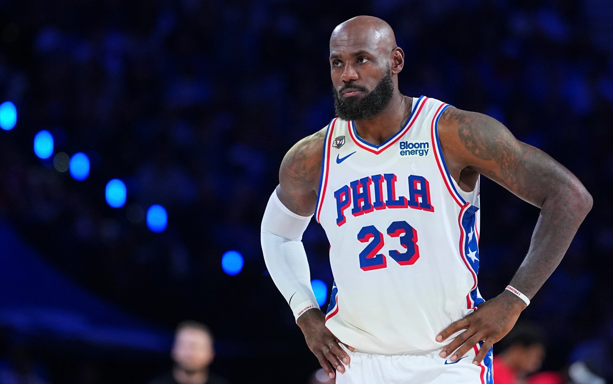 NBA, LeBron James schierato da centro per emergenza infortuni