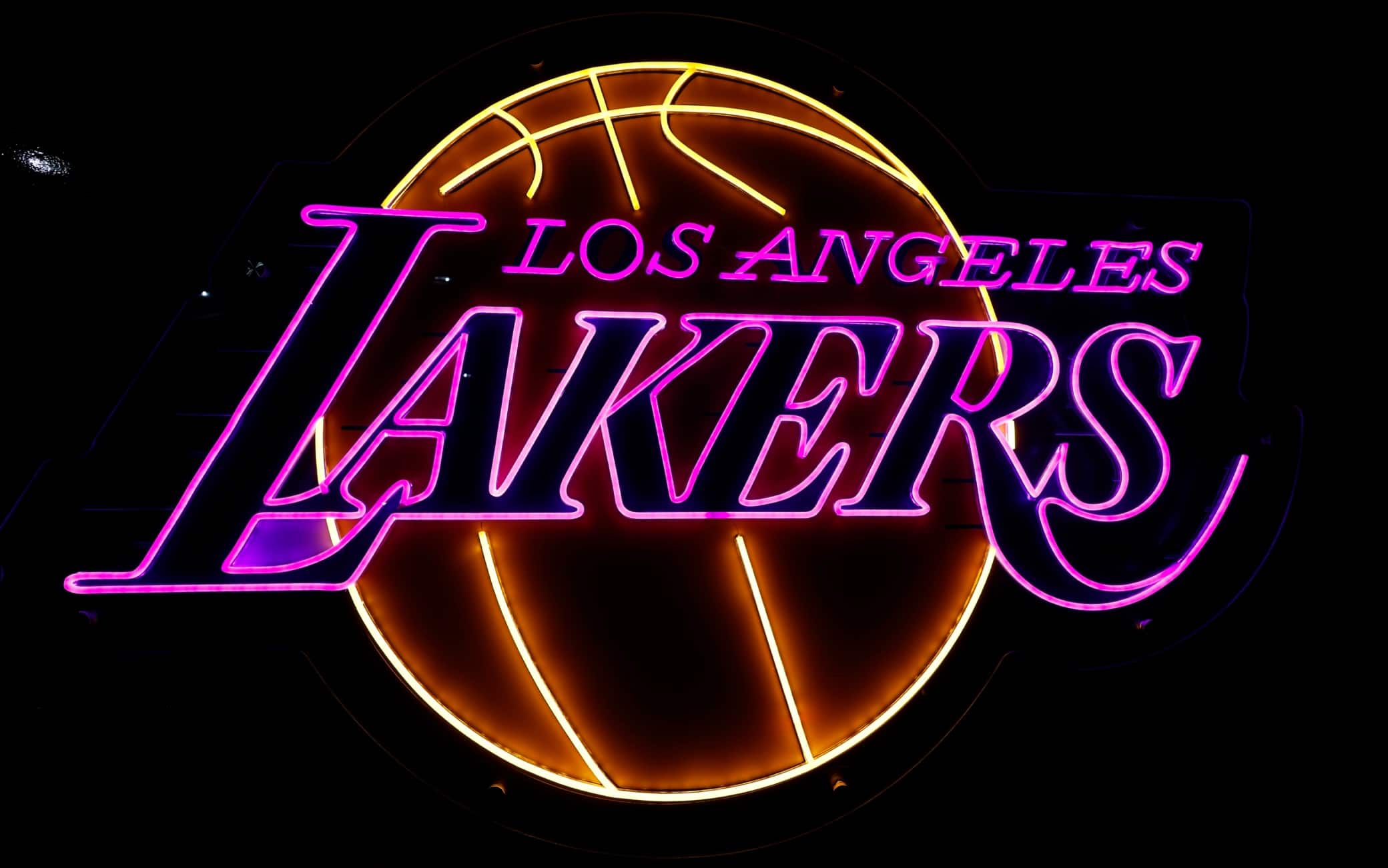 Los Angeles Lakers, i fratelli Buss rispondono a Jeanie: "Decisi a vendere le quote"