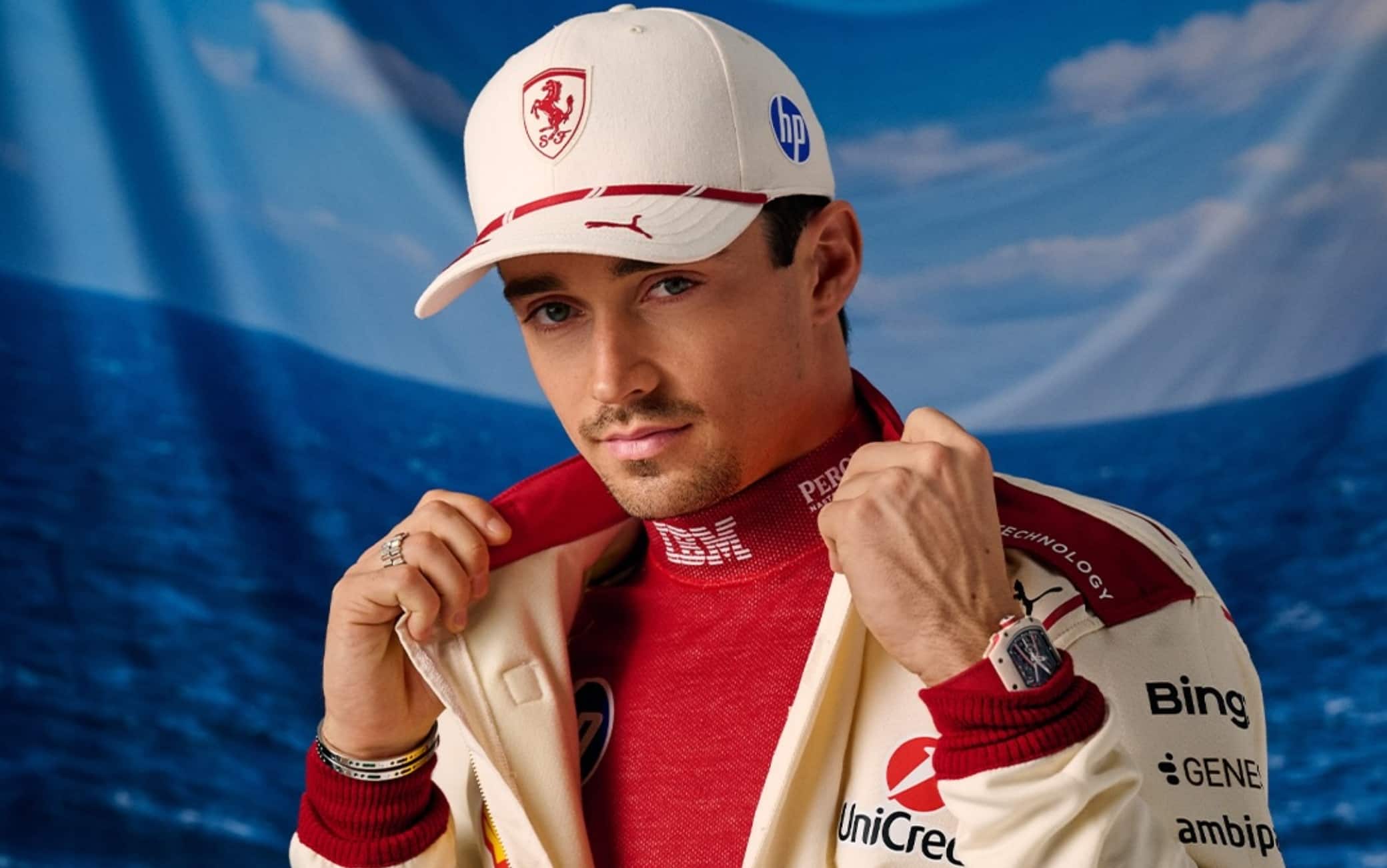 F1, Leclerc (Ferrari) presenta la nuova tuta per il GP Monaco 2026