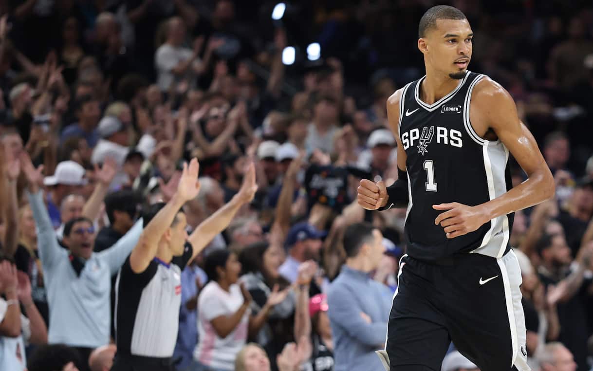 https://sport.sky.it/assets/images/fd75469b725e7ffcee2d971d551b1fe5d65cff90/skysport/it/nba/2026/05/29/nba-risultati-partite-playoff-notte-29-maggio-video/Victor_Wembanyama_Getty_San_Antonio_Spurs.jpg?im=Resize,width=1218