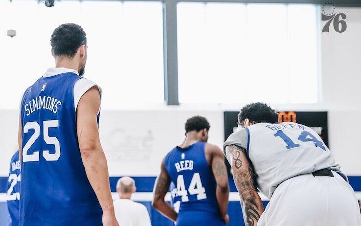 Simmons in allenamento coi compagni