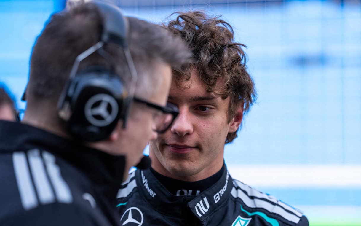 https://sport.sky.it/assets/images/fd84c486ef7a84416653106b603a6c6419b585fd/skysport/it/motori/formula-1/2026/07/18/f1-gp-belgio-kimi-antonelli-vanzini-commento-video/kimi_bono_ipa.jpg?im=Resize,width=1218